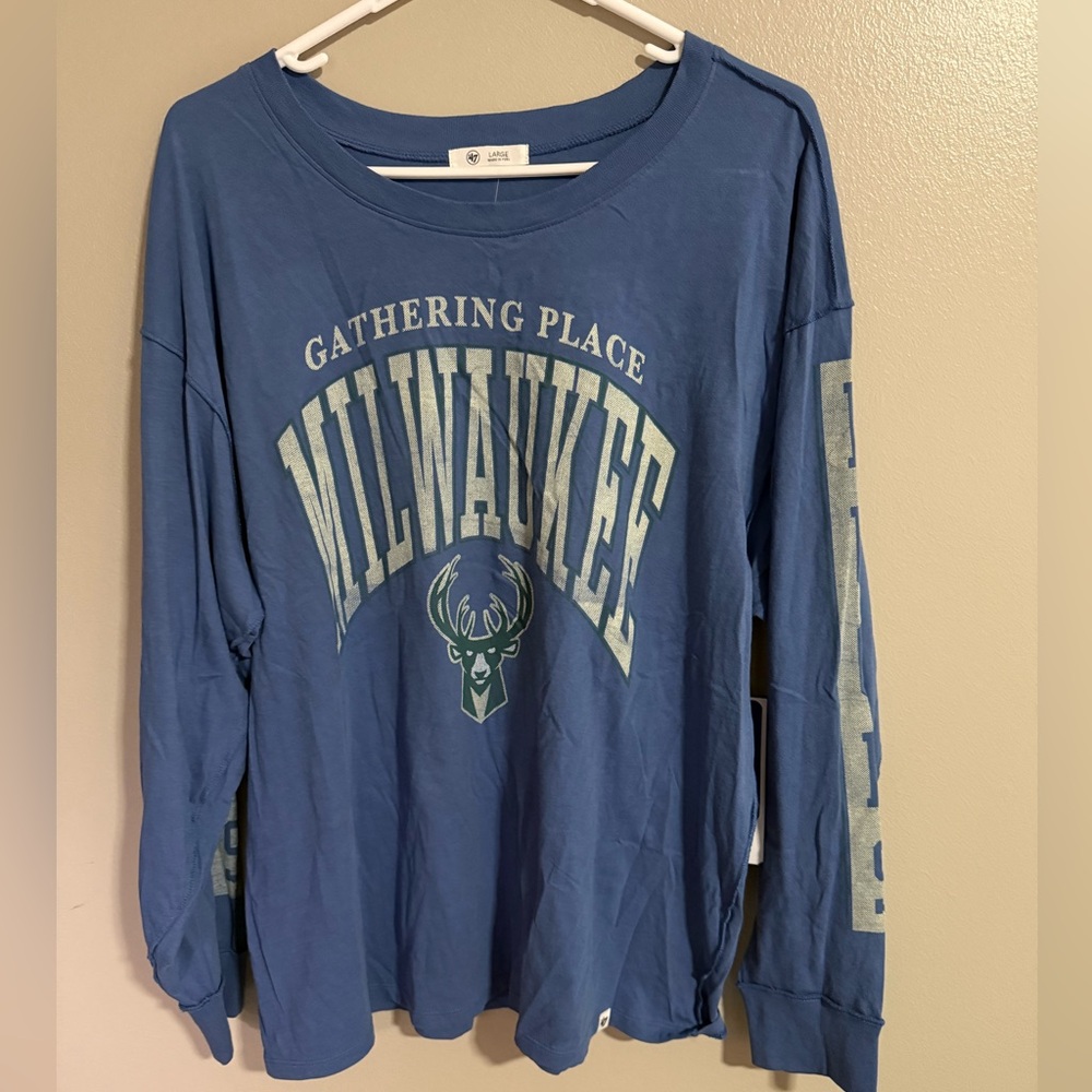 NWT Milwaukee Bucks long sleeve size large